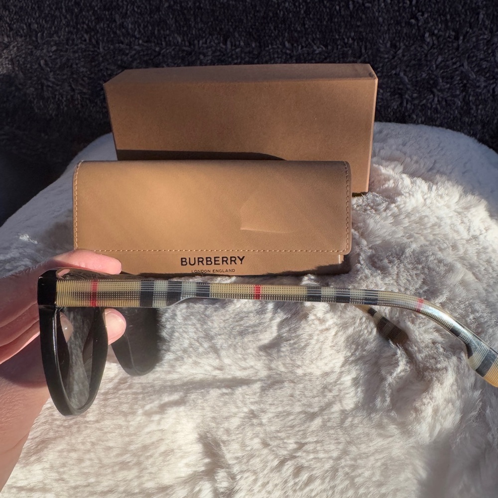 Burberry Foxcote Sunglasses (Unisex) - Picture 6 of 7